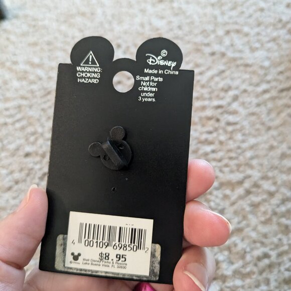 Disney Winnie The Pooh with Mickey Shaped Balloon 3D Pin - Picture 2 of 2